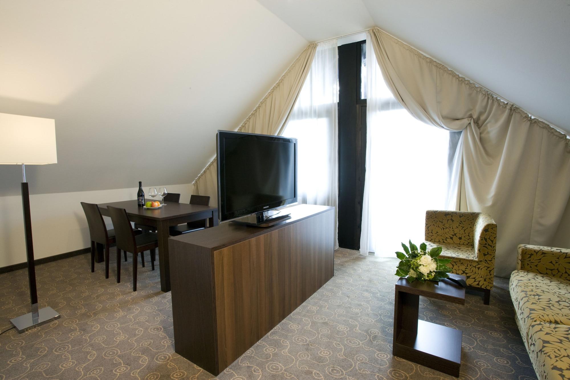 Avital 4*