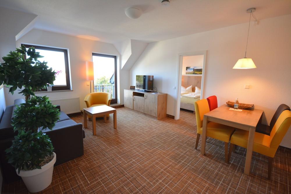 Avital 4*
